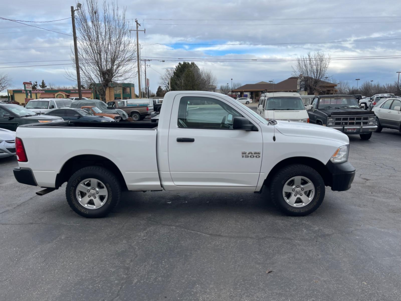 2017 RAM 1500 Tradesman Regular Cab SWB 4WD (3C6JR7AG5HG) with an 3.6L V6 DOHC 24V FFV engine, 8A transmission, located at 813 E Fairview Ave, Meridian , ID, 83642, (208) 336-8230, 43.618851, -116.384010 - Photo #3